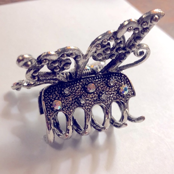 Beautiful silvertone rhinestone hair clip - Picture 2 of 5